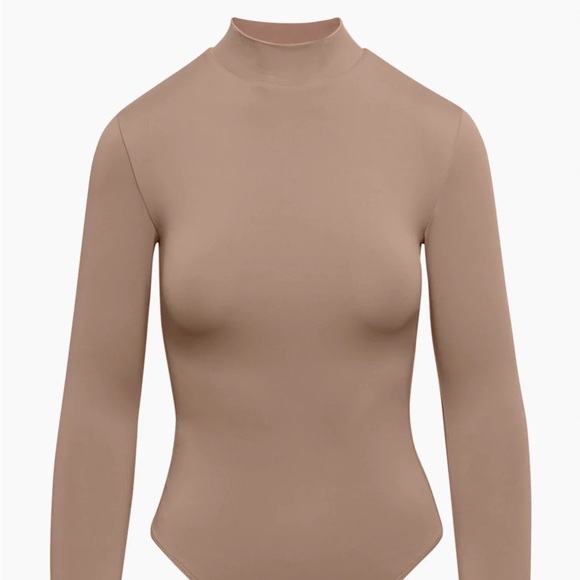 NWT Aritzia Babaton Contour Turtleneck Bodysuit - M - Picture 1 of 5